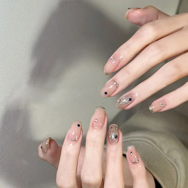 Stylish Press-On Nail Set with Elegant Floral Accents Stornfield