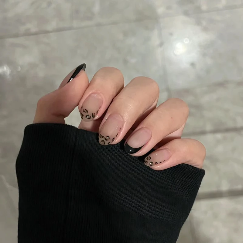 Stylish Press-On Nail Set with Artistic Leopard Design Stornfield
