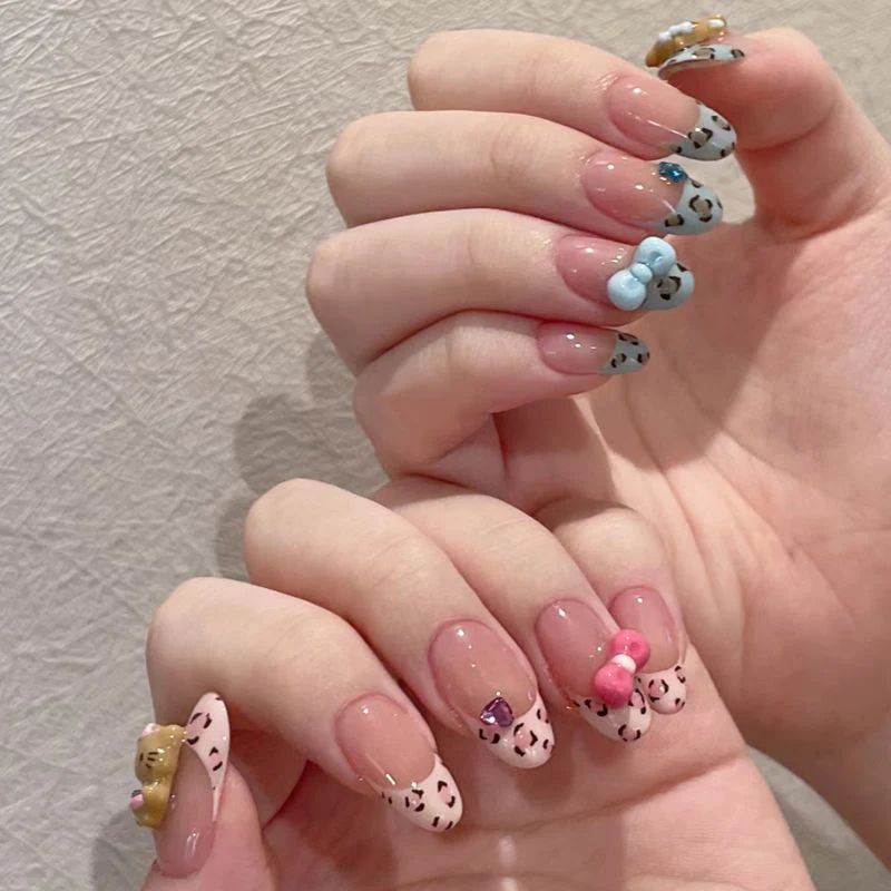Stylish Press-On Nail Set with Artistic Leopard Design Stornfield