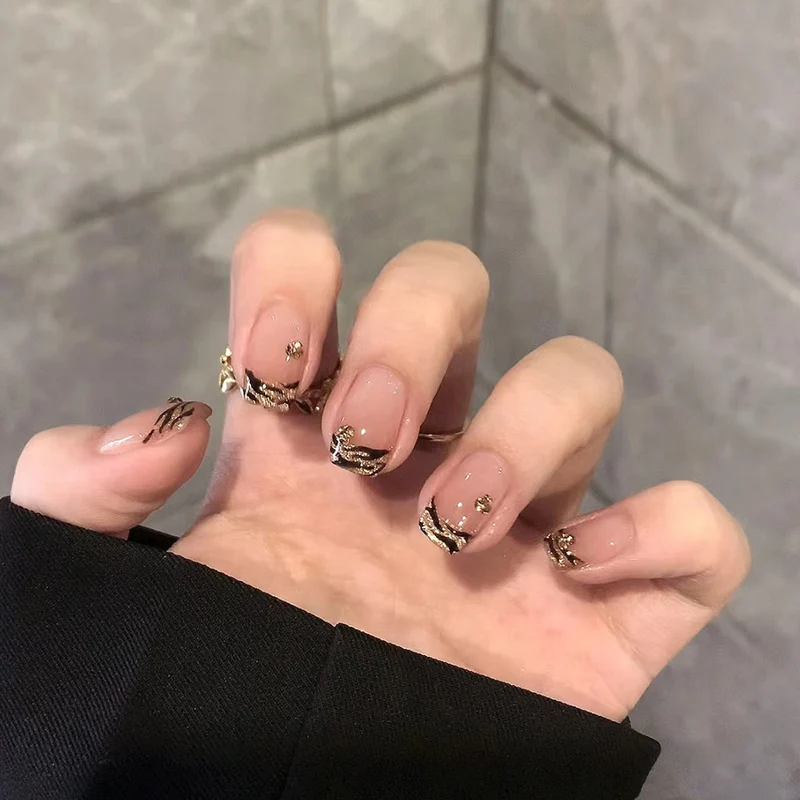 Stylish Press-On Nail Set with Artistic Leopard Design Stornfield