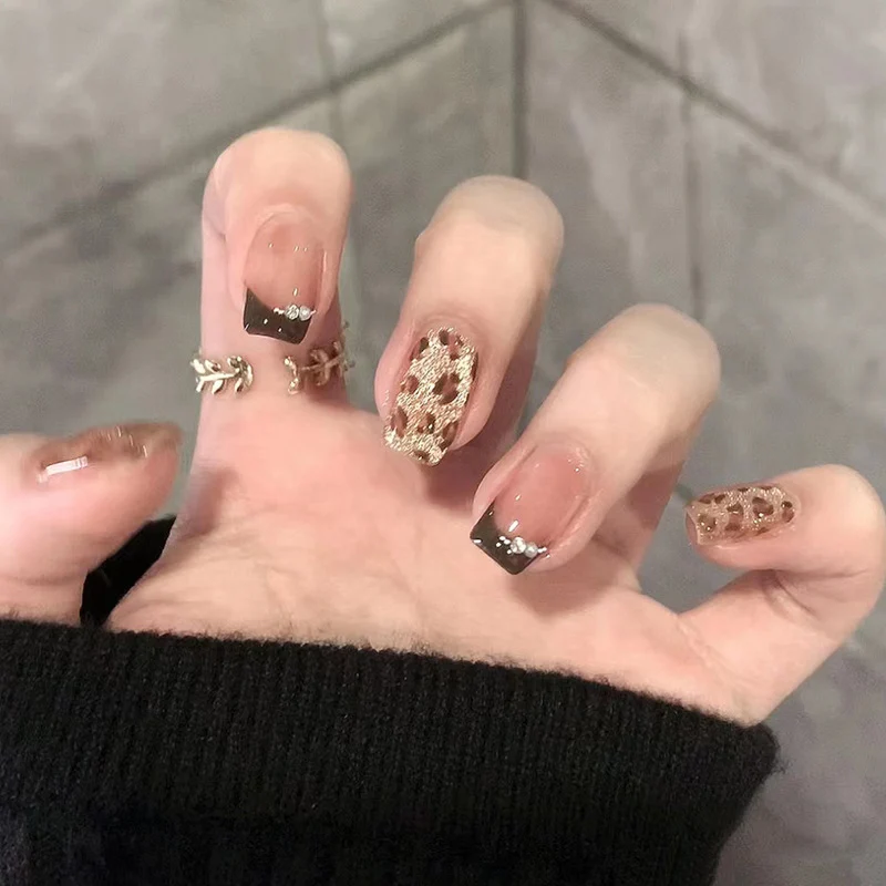 Stylish Press-On Nail Set with Artistic Leopard Design Stornfield