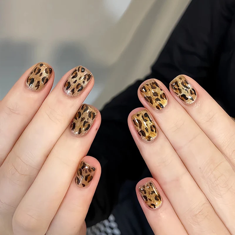 Stylish Press-On Nail Set with Artistic Leopard Design Stornfield