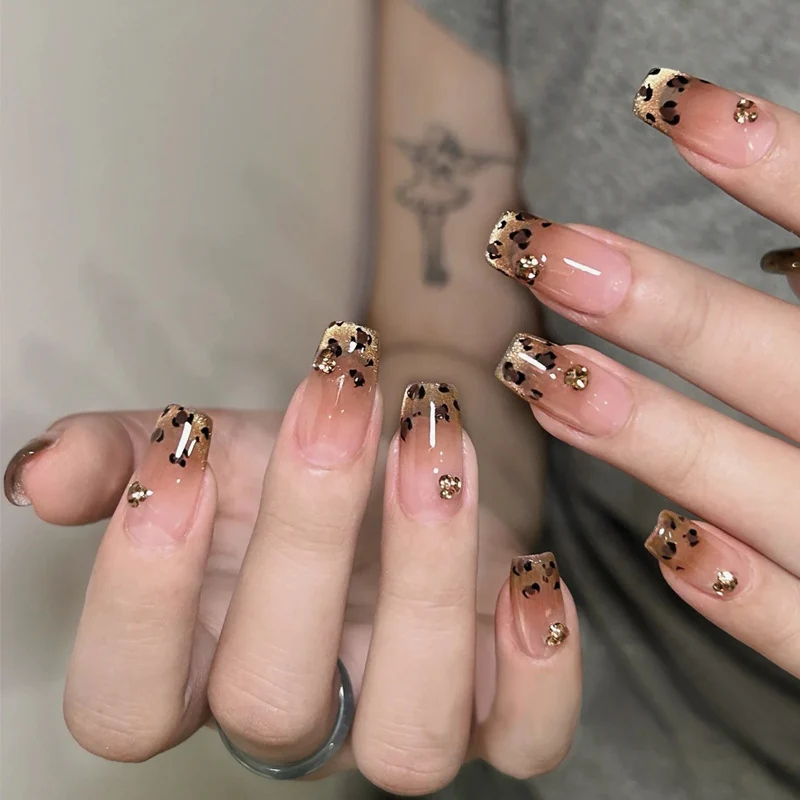 Stylish Press-On Nail Set with Artistic Leopard Design Stornfield