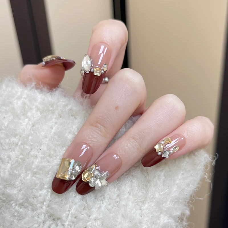 Stylish Nail Art Press-On Set with Glitter and Glossy Finish Stornfield