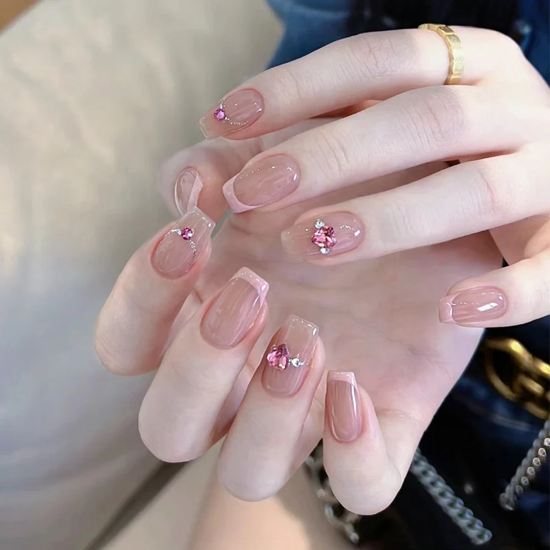 Dekoratives Press-On Nagelkunst-Set Karnz