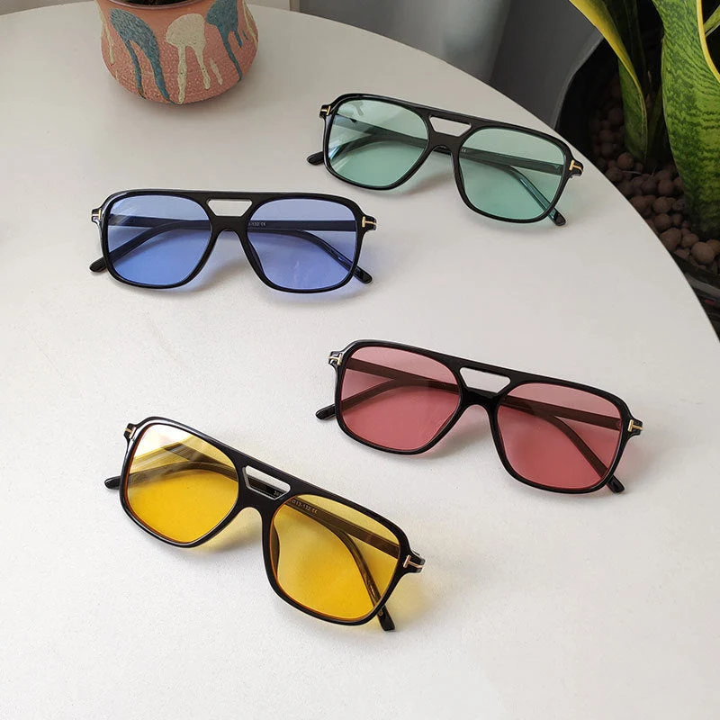 Dame moteriktig solbrille i stilfull ramme Luvikno