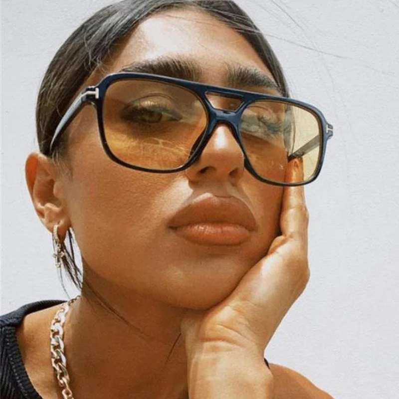 Dame moteriktig solbrille i stilfull ramme Luvikno