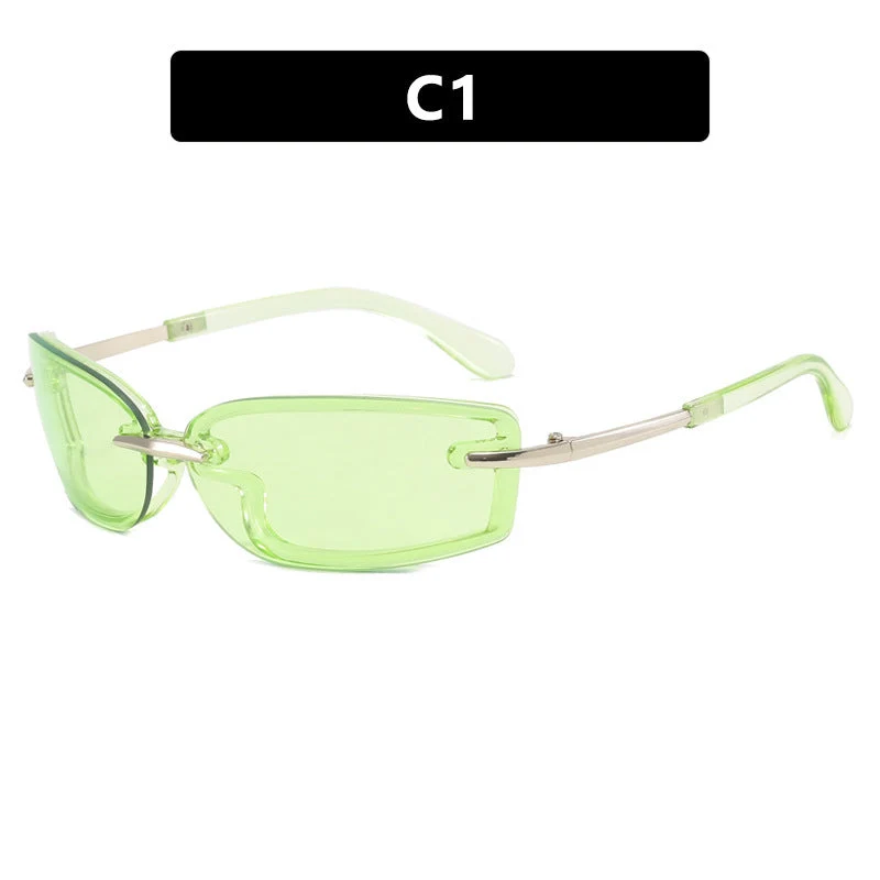 Dame moteriktig solbrille i futuristisk design og gjennomsiktig ramme Luvikno