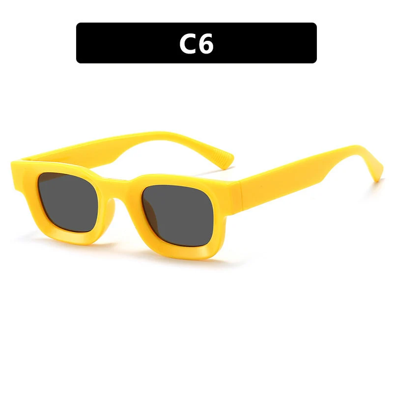 Dame moteriktig solbrille i elegant, kantet design Luvikno