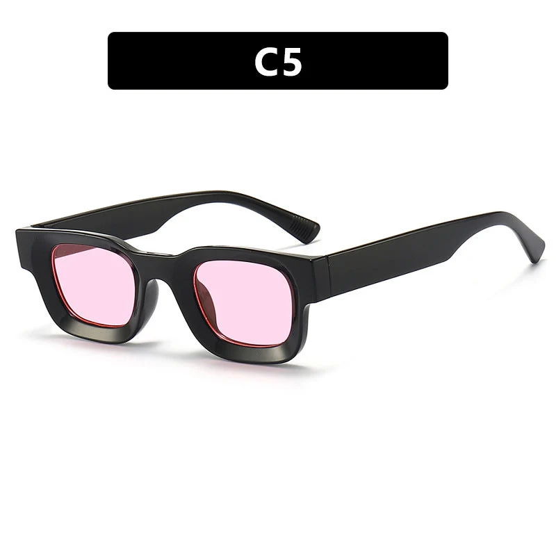 Dame moteriktig solbrille i elegant, kantet design Luvikno