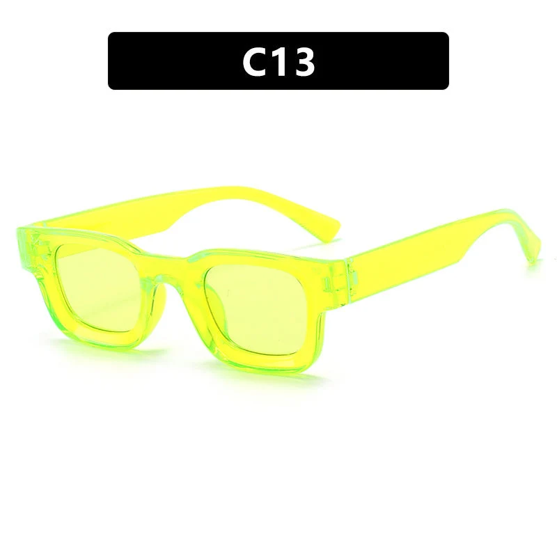 Dame moteriktig solbrille i elegant, kantet design Luvikno