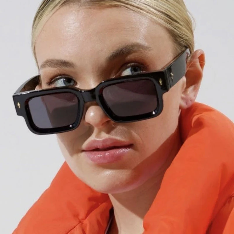 Dame moteriktig kvadratisk solbrille i iøynefallende skjoldpatt-design Luvikno