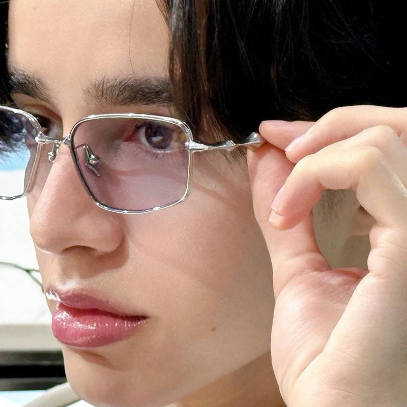 Dame moteriktig kvadratisk solbrille i unikt design Luvikno