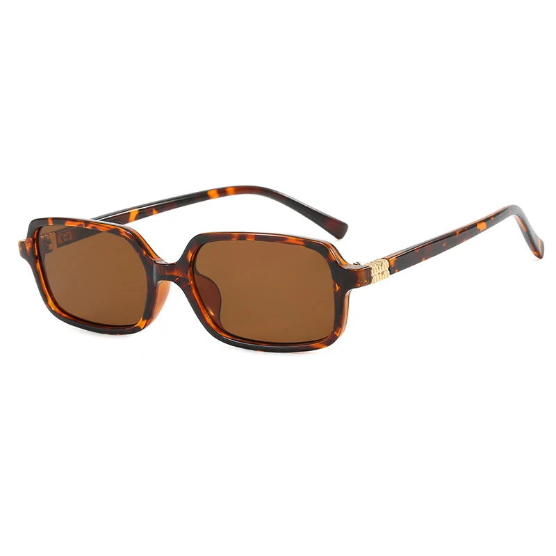 Dame moteriktig lesebrille i moderne kvadratisk design Luvikno