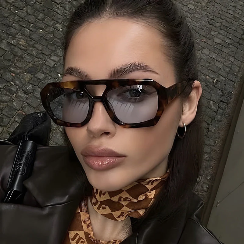 Dame geometrisk solbrille med luksuriøst design Luvikno