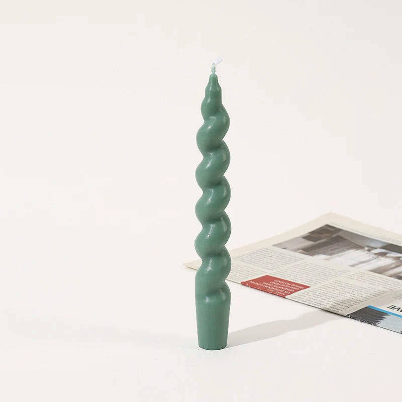 Handgegossene skulpturale Spiral-Taper-Kerze