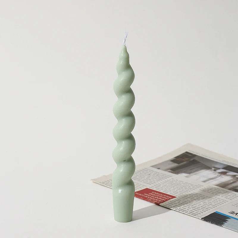 Handgegossene skulpturale Spiral-Taper-Kerze