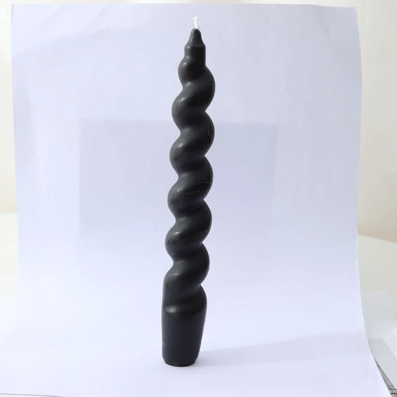 Handgegossene skulpturale Spiral-Taper-Kerze