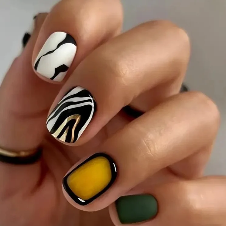 Künstlerische abstrakte Nagelkunst Karnz
