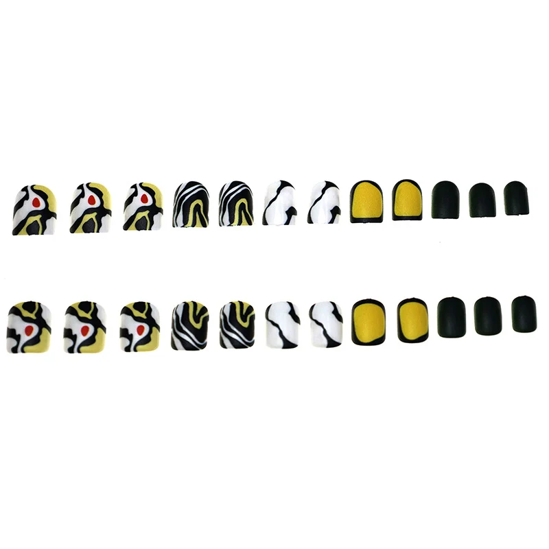 Künstlerische abstrakte Nagelkunst Karnz