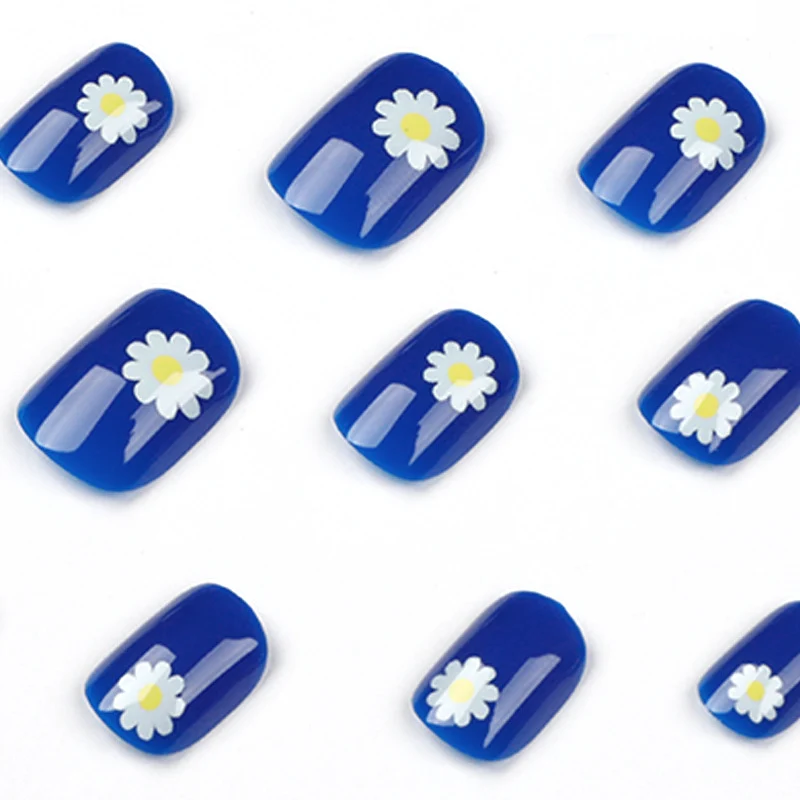 Artful Nail Art with Daisy Design Stornfield