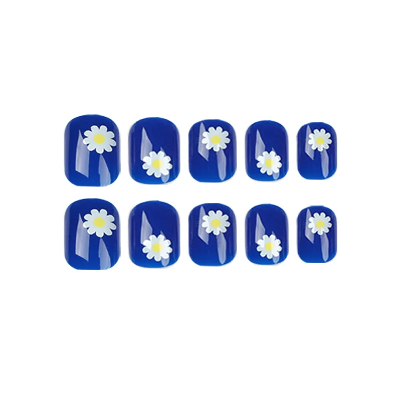 Artful Nail Art with Daisy Design Stornfield