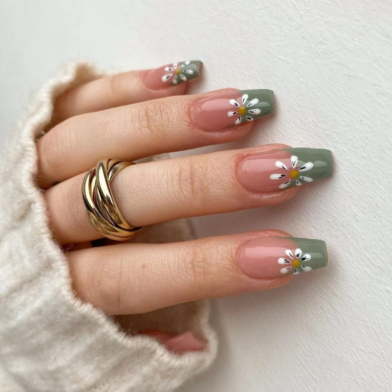 Artful Nail Art with Floral Patterns Stornfield