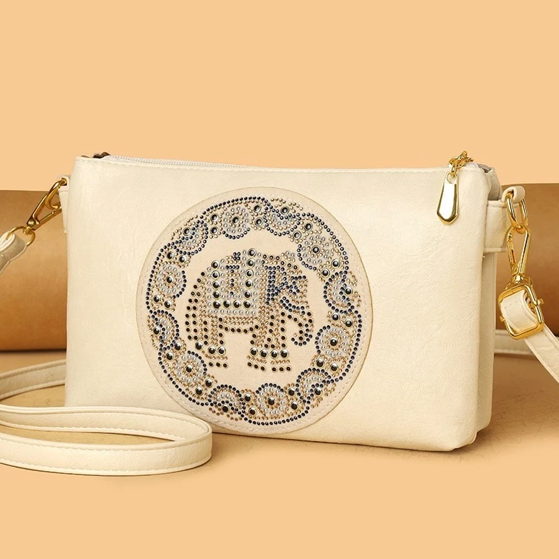 Verzierte Schultertasche