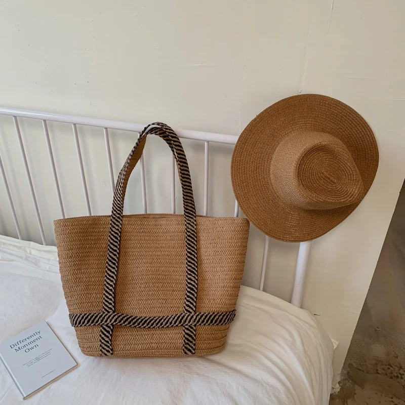 Gewebte Strohtasche für den Strand