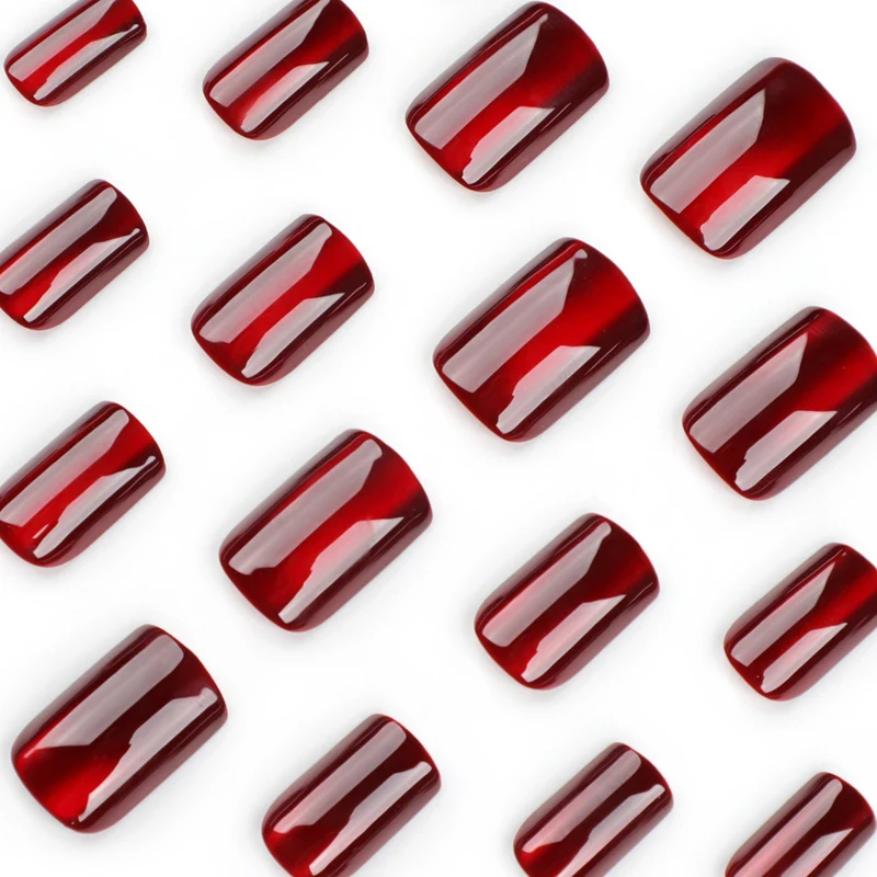 Hochwertige Gel-Nägel mit durchscheinendem French-Tip Karnz
