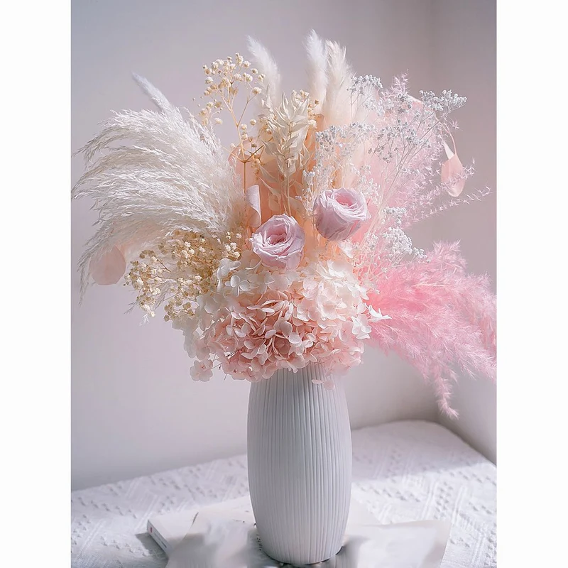 Elegant Dried Flower Bouquet Arrangement
