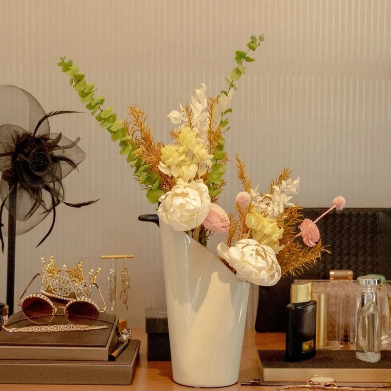 Elegant Dried Floral Arrangement in Contemporary Vase
