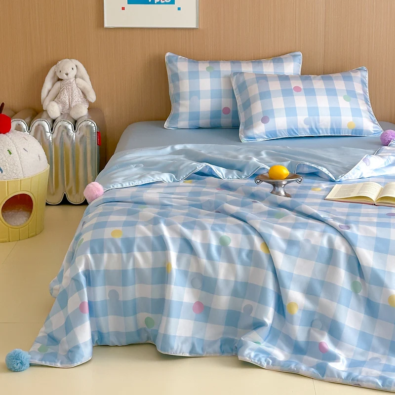 Kinder-Bettwäscheset mit gesteppter Kuscheldecke und kariertem Punktmuster Karnz