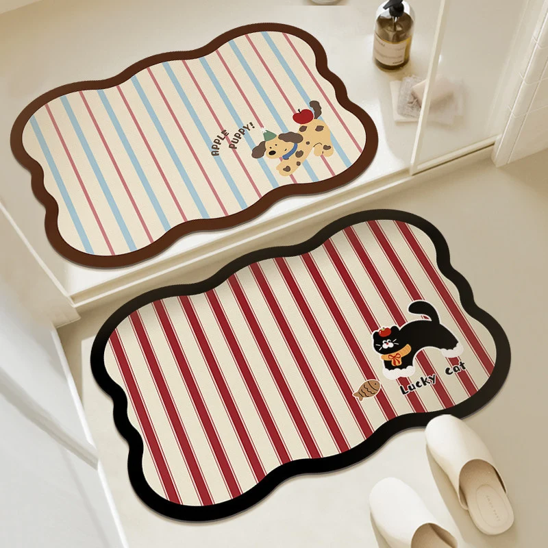 Decorative Scalloped Non-Slip Striped Bath Mat with Lucky Cat Print