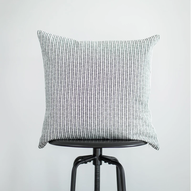 Square cushion cover made of cotton-linen with graphic arrow and stripe pattern Stornfield