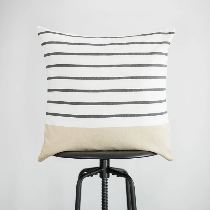 Square cushion cover made of cotton-linen with graphic arrow and stripe pattern Stornfield