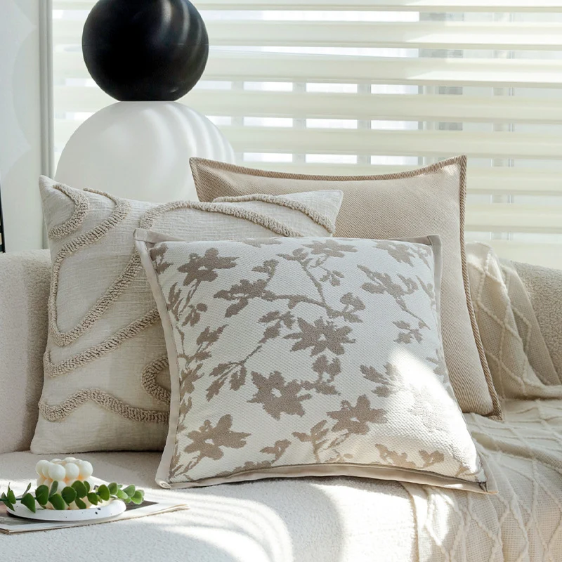 Square fine structure pillowcase with botanical jacquard relief and satin piping Stornfield