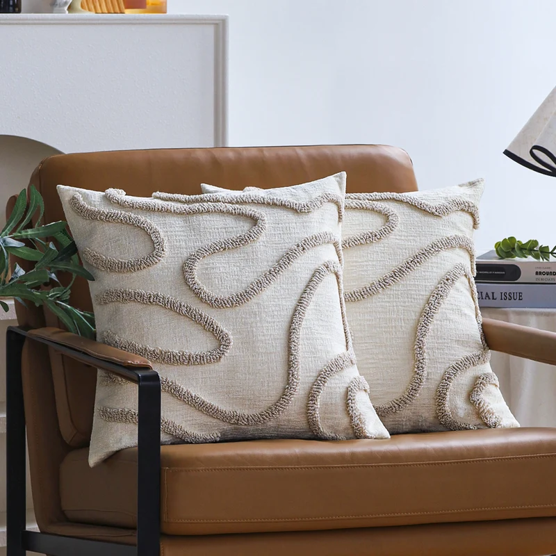 Square decorative cushion cover Stornfield with hand-tufted loop appliqué and fine linen look
