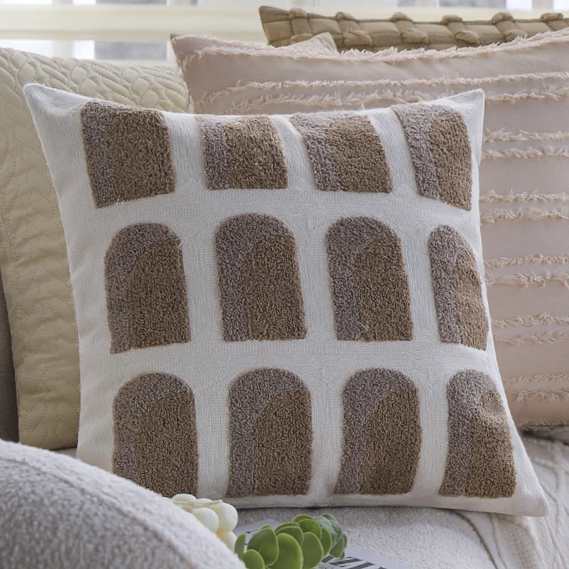 Square decorative cushion cover made of mottled boucle linen structure with fine piping Stornfield