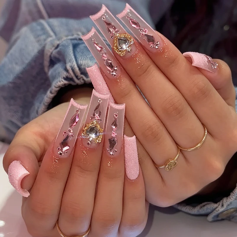 Glamouröses Nagelkunstdesign Karnz