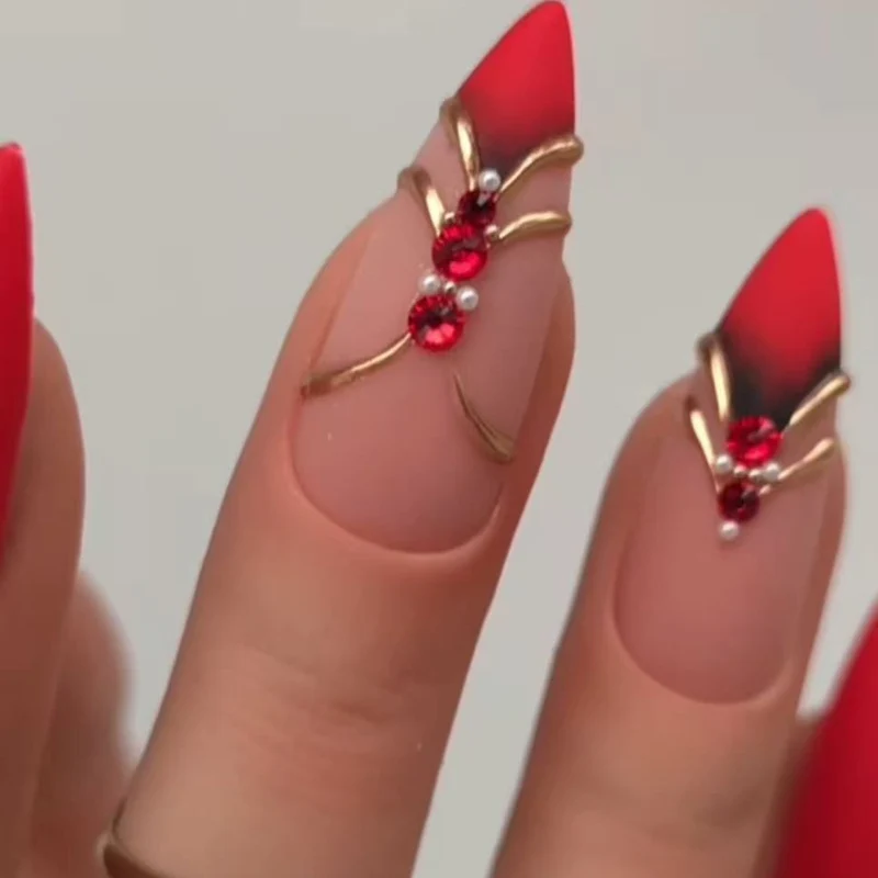 Glamorous Nail Art Karnz