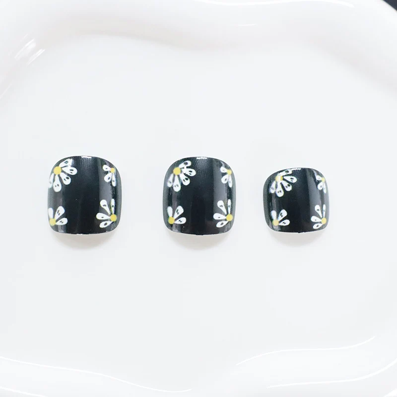 Artistic Floral Nail Art Design Stornfield