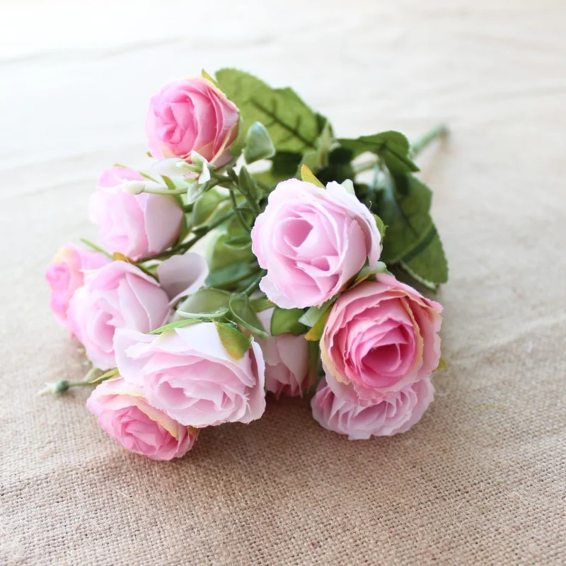 Stylischer handgemachter künstlicher Rosenstrauß