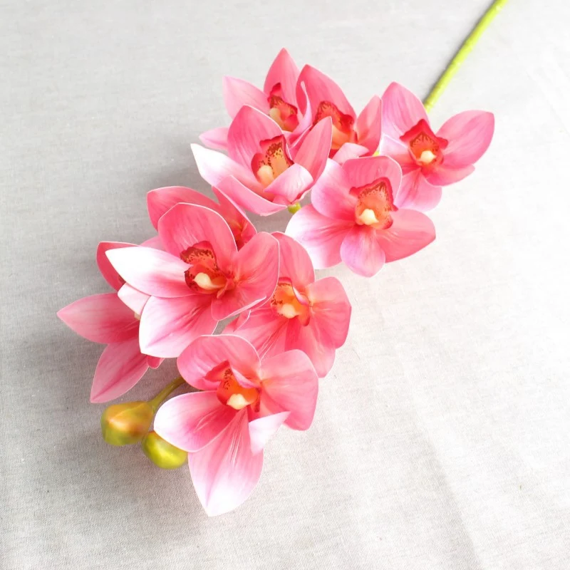 Realistische Orchideenblütenanordnung