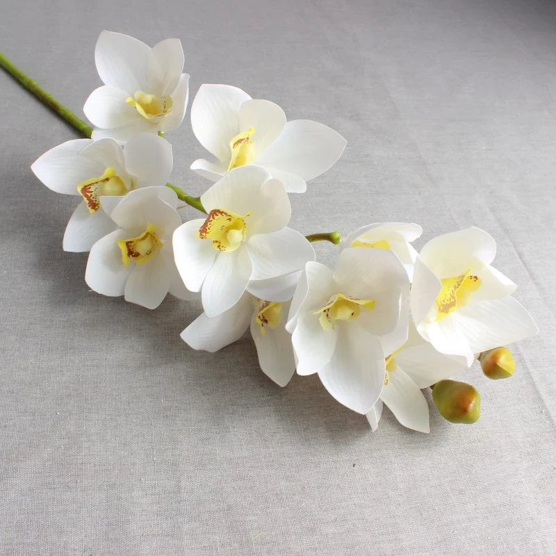 Realistische Orchideenblütenanordnung