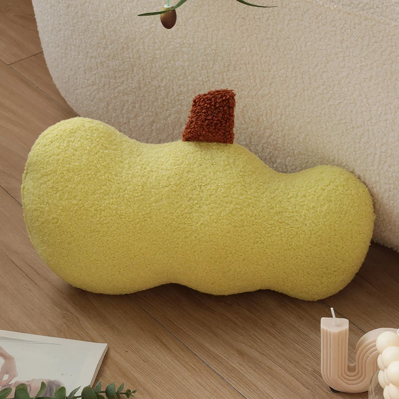 Kidney-shaped decorative cushion made of bouclé teddy with soft polyester filling Stornfield