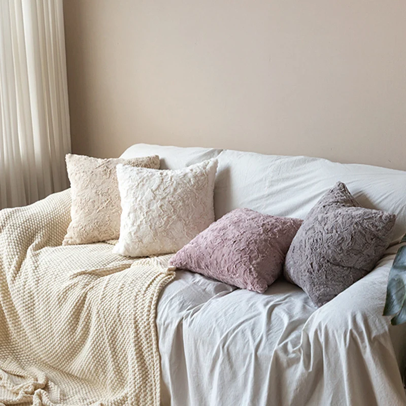 Cozy decorative cushion cover made of faux fur Stornfield