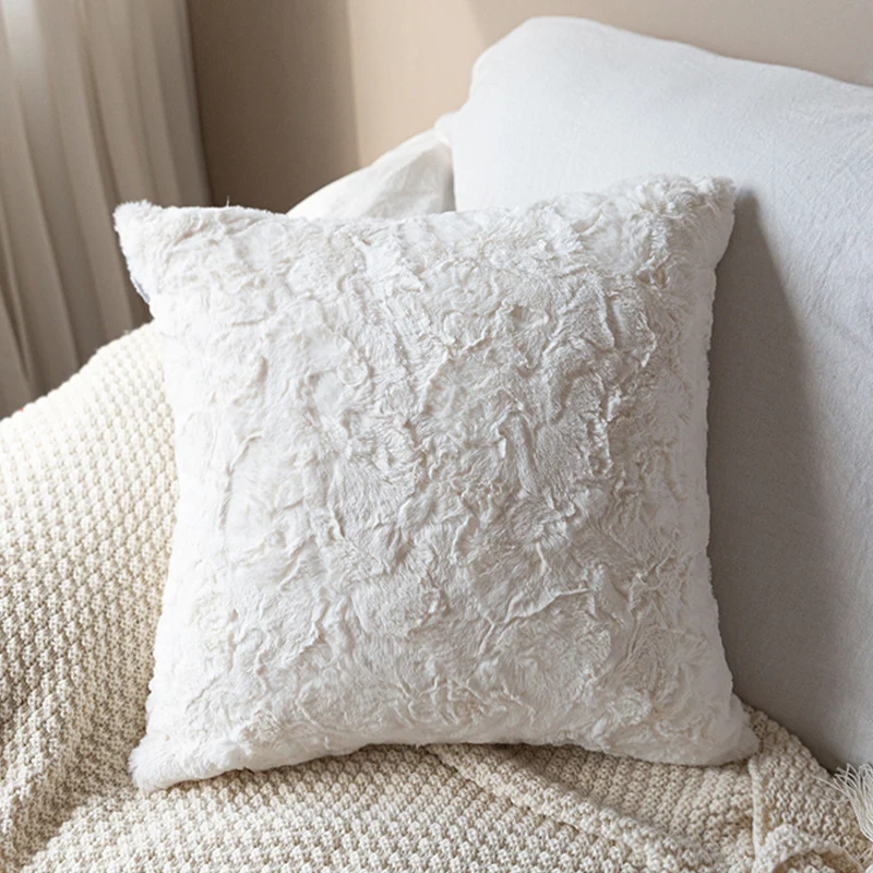 Cozy decorative cushion cover made of faux fur Stornfield