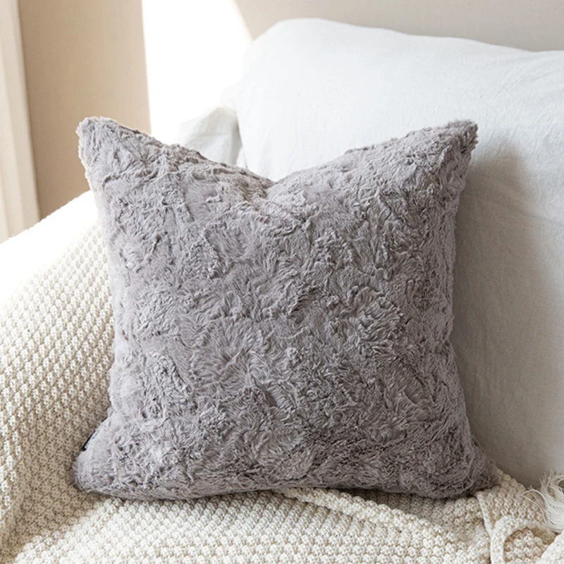 Cozy decorative cushion cover made of faux fur Stornfield