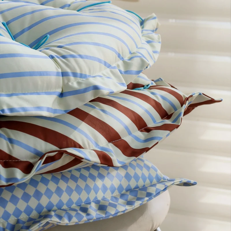 Heart-shaped padded floor cushion with checkered pattern and loop binding Stornfield
